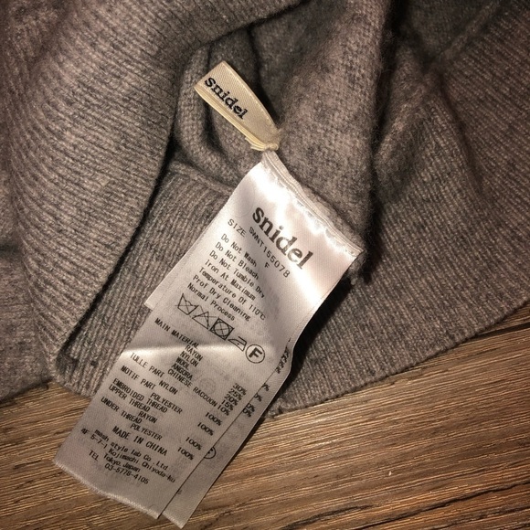 SNIDEL Angora Wool Blend Sheer Shoulder Flower Appliqué Cropped Sweater - Picture 6 of 10